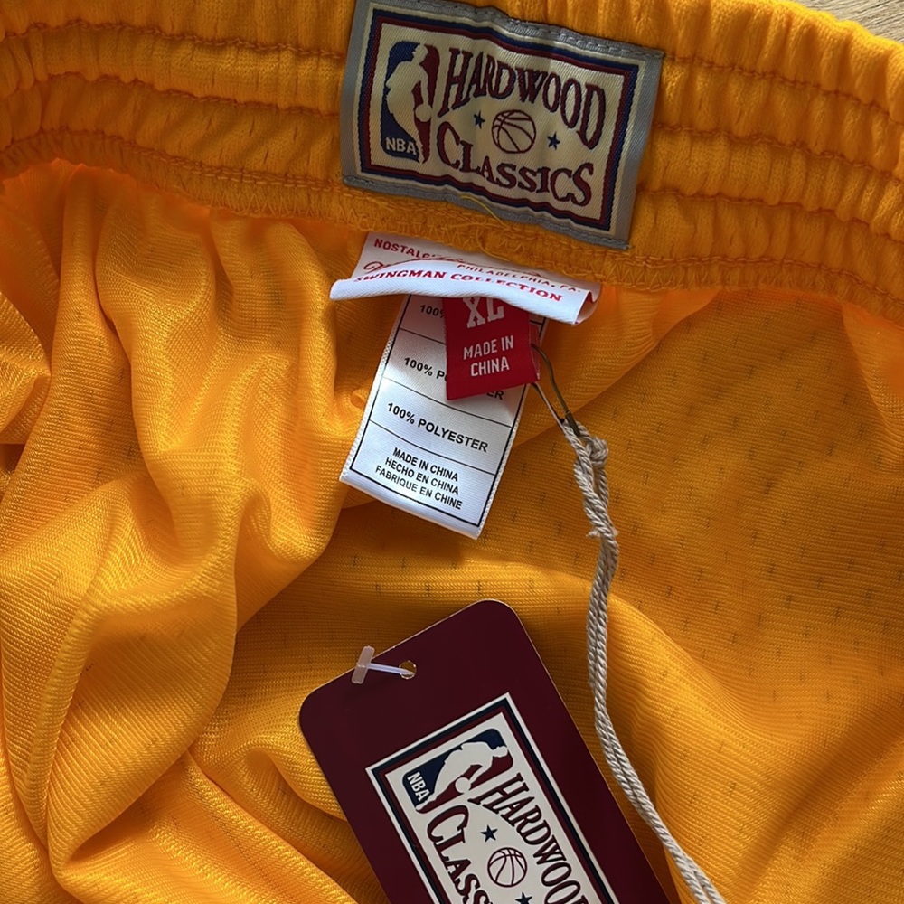 Mitchell & Ness Lakers shorts - Picture 2 of 2